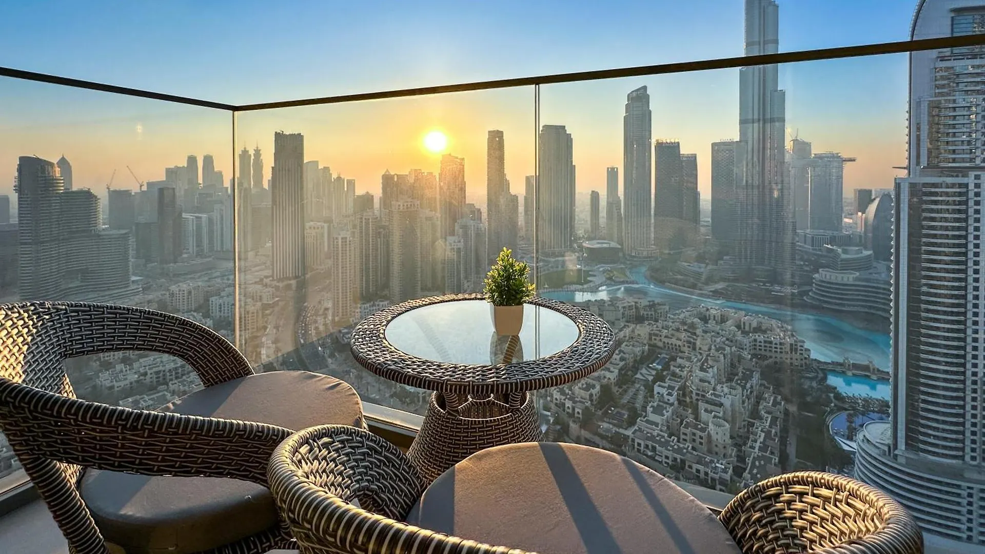 Best View In Dubai And Burj Khalifa View - 2 Bedroom - 3 Beds
