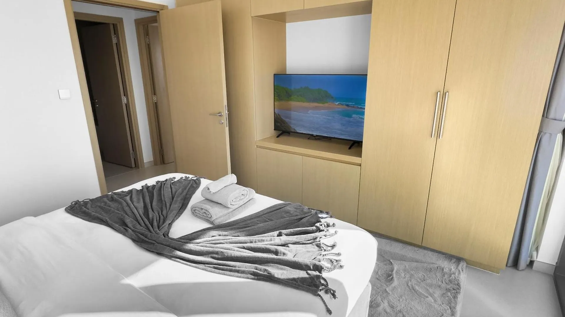Best View In Dubai And Burj Khalifa View - 2 Bedroom - 3 Beds 0*,  United Arab Emirates